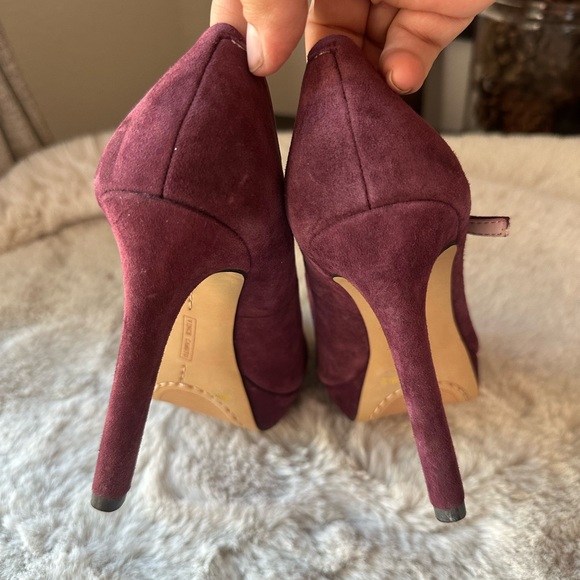 Vince Camuto Women's Burgundy Suede Heels - Picture 7 of 14